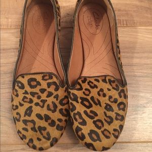 Clarks indigo leopard print loafers